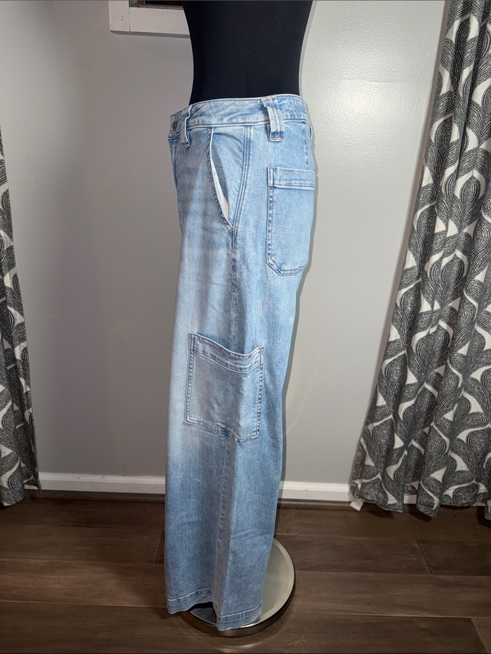 American Eagle Light Wash Stretch Denim Cargo Wide Leg Pants Size 4 - Picture 5 of 11